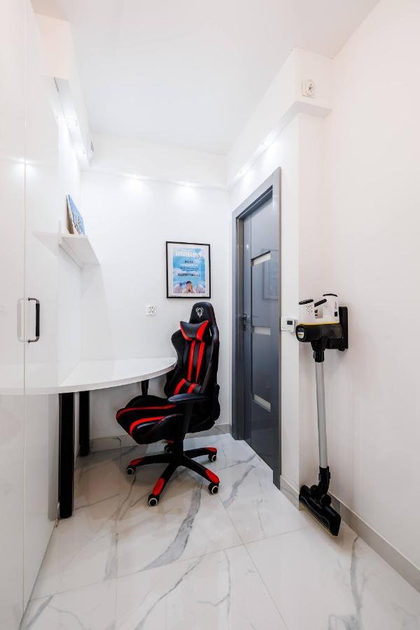 Luxury Apartment With Spa Bath- City Centre, Free Parking Ряшів Екстер'єр фото